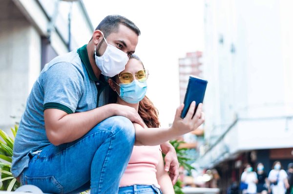 Quelle application permet de mesurer la distance parcourue à pied en utilisant le GPS d'un Xiaomi Mi 10?