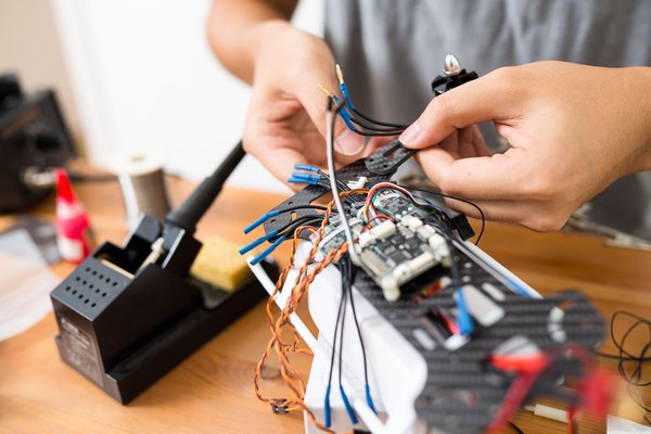 Quelles sont les implications légales de l'utilisation des drones pour la surveillance dans les espaces publics?